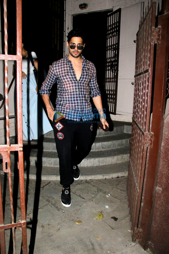sidharth malhotra spotted at shanker mahadevans dubbing studio 5