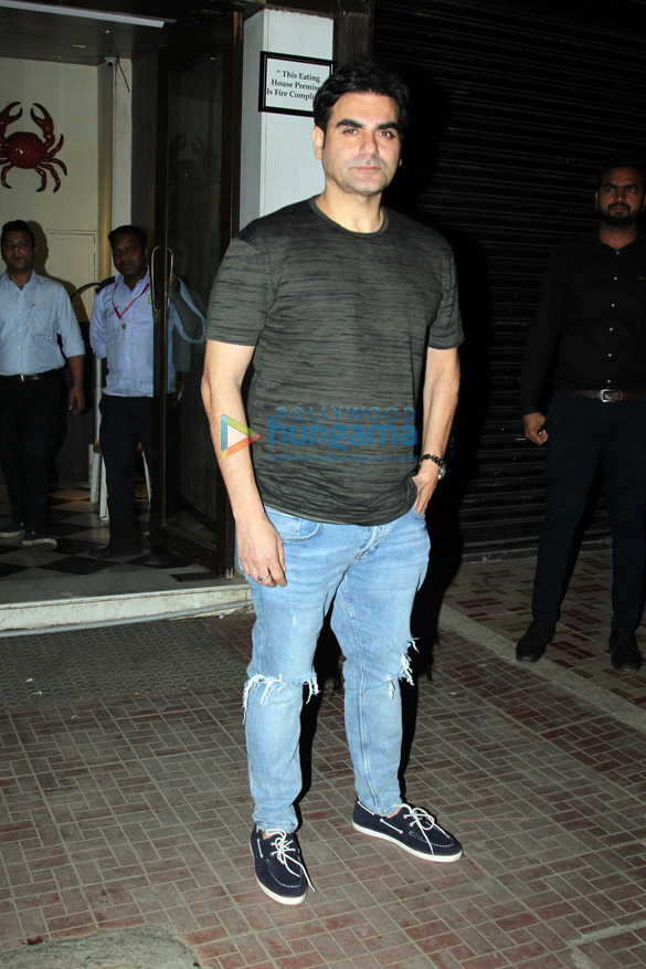 sohail khan and arbaaz khan with family spotted at bastian in bandra 2