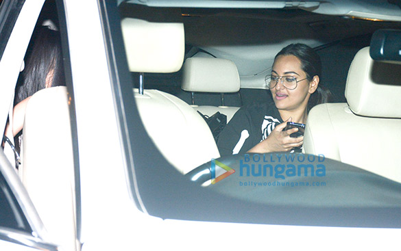 sonakshi sinha spotted at harrys cafe juhu 5
