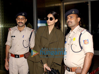 Sonam Kapoor, Soha Ali Khan and Kunal Khemu snapped at the airport