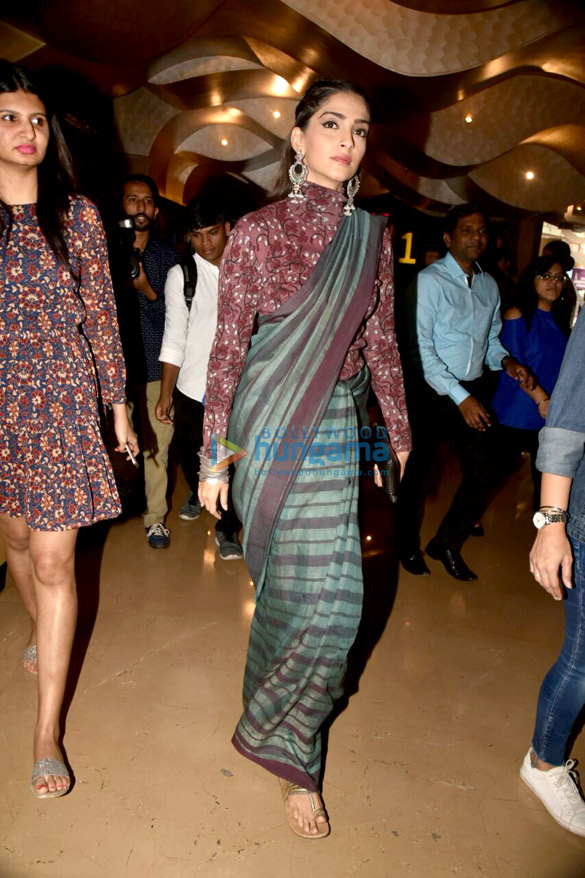sonam kapoor and twinkle khanna attend the grand finale of shes ambassador 5