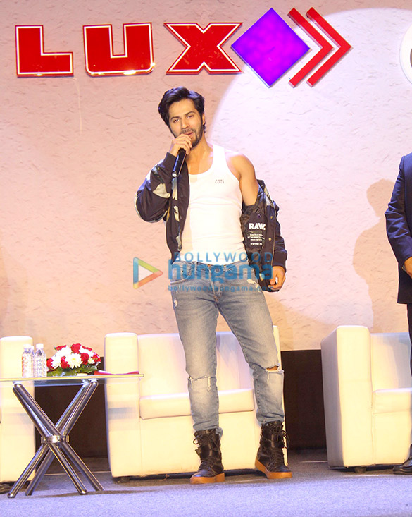 varun dhawan and parineeti chopra graces the lux event 5