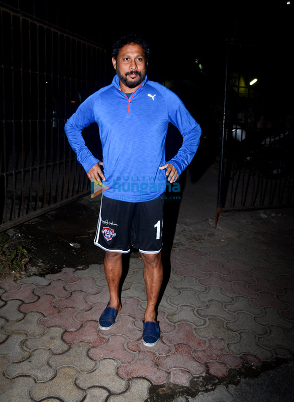 varun dhawan spotted at shoojit sircars office in juhu 2