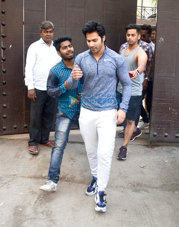 varun dhawan spotted at gym in juhu 3