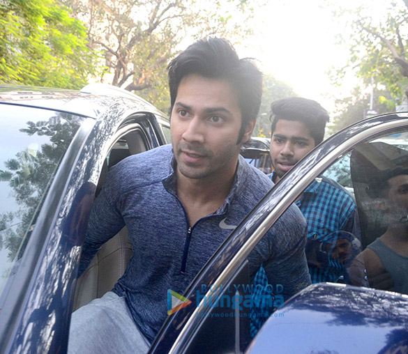 varun dhawan spotted at gym in juhu 6