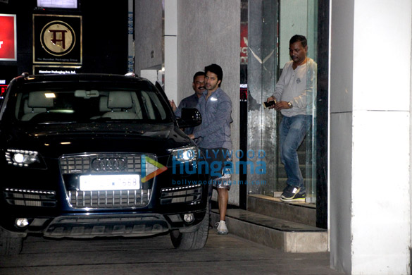 varun dhawan spotted at the gym 1 3