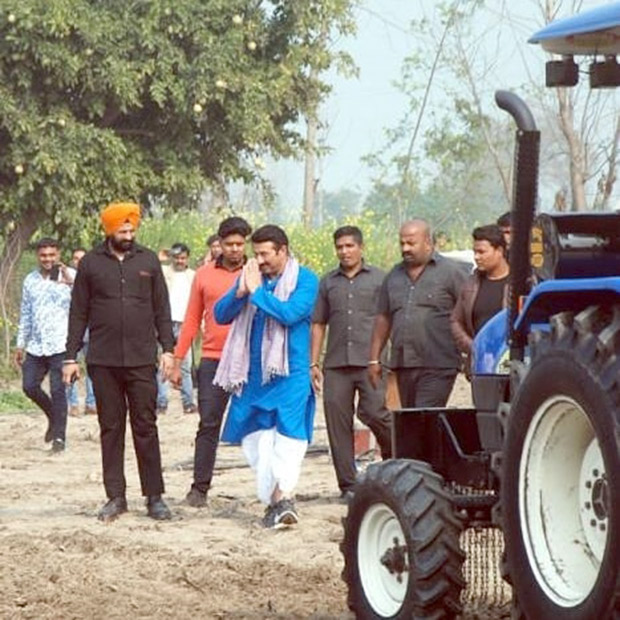 Sunny Deol shoots for an ad commercial and his rugged avatar will definitely impress his fans