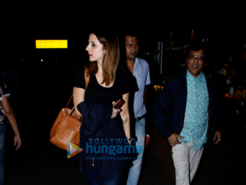 Ajay Devgn, Kajol, Sidharth Malhotra, Sussanne Khan and Aftab Shivdasini snapped at the Mumbai airport last night