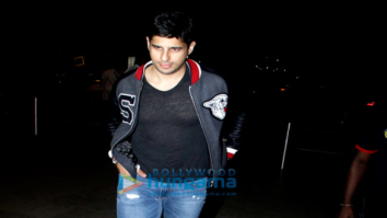 Ajay Devgn, Kajol, Sidharth Malhotra, Sussanne Khan and Aftab Shivdasini snapped at the Mumbai airport last night