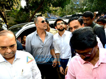 Akshay Kumar and Aditya Thackeray inaugurate the pad vending machine at Mumbai Central