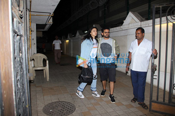 alia bhatt snapped at shakun batras residence 6