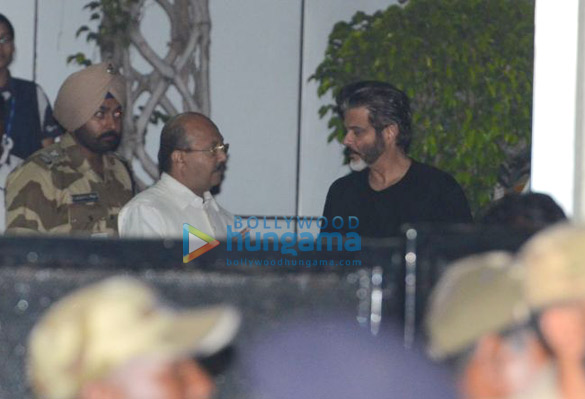 anil kapoor reaches mumbai airport to receive sridevis mortal remains 15