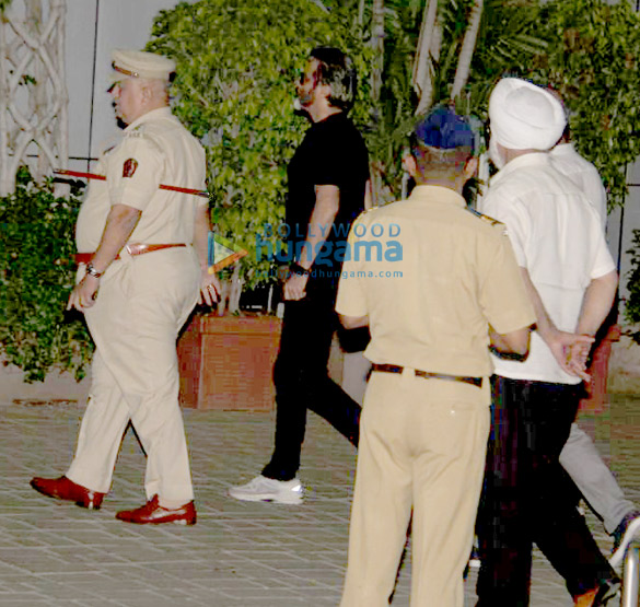anil kapoor reaches mumbai airport to receive sridevis mortal remains 2