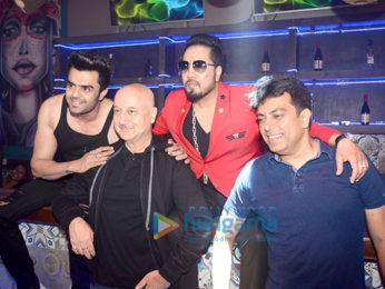 Anupam Kher, Manish Paul, Mika Singh snapped at Baa Baaa Black Sheep promotional song shoot