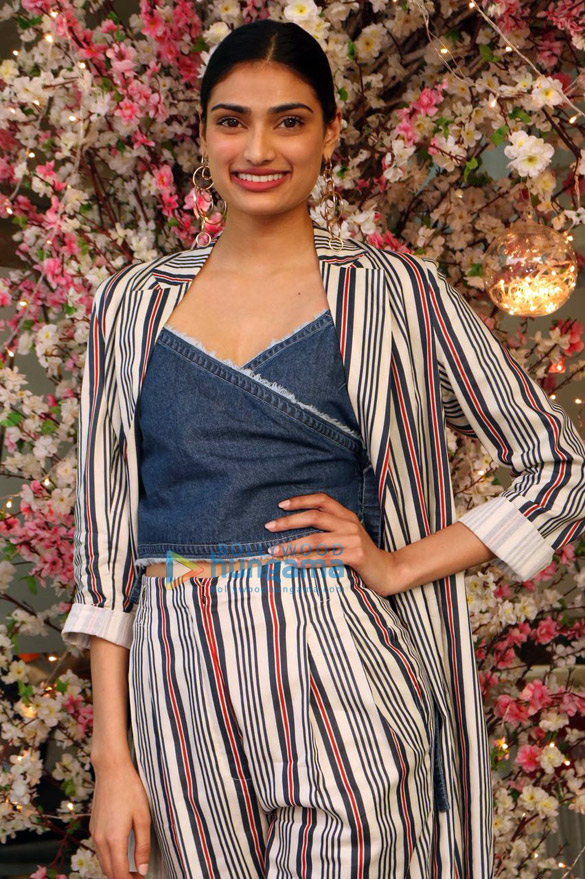 athiya shetty and mana shetty snapped at a launch event 2