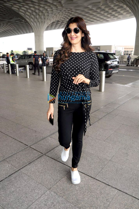 athiya shetty and siyami kher snapped at the airport 7