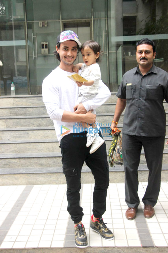 ayush sharma spotted with his son at his school in bandra 6