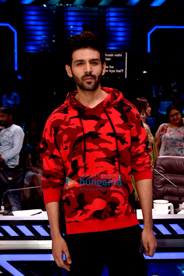 cast of sonu ke titu ki sweety snapped on the sets of super dancer 2 4