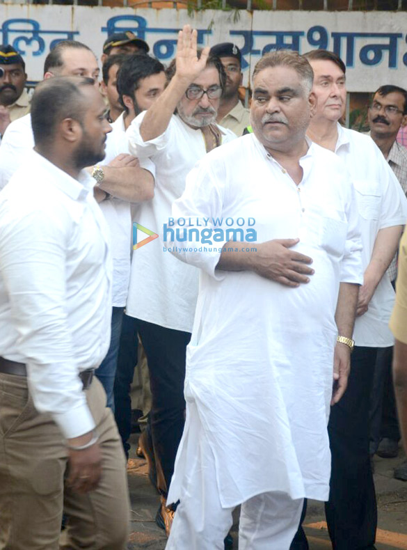 celebs attend sridevis cremation ceremony at seva samaj crematorium and hindu cemetery in vile parle mumbai 001 10