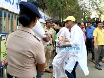 Celebs attend Sridevi's cremation ceremony at Seva Samaj Crematorium and Hindu Cemetery in Vile Parle, Mumbai