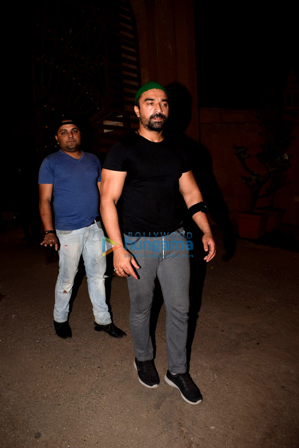 celebs snapped attending a funeral at the versova kabrastan 4