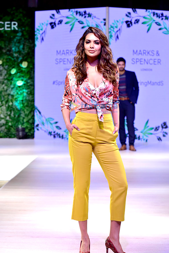 esha gupta and ali fazal grace the launch of marks spencers 2018 collection 8