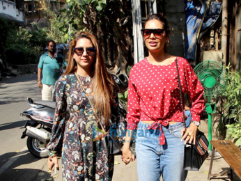 Esha Gupta snapped with her sister at Pali Village Cafe