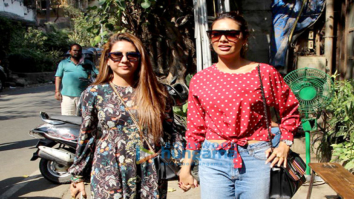 Esha Gupta snapped with her sister at Pali Village Cafe