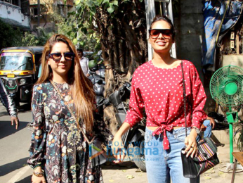 Esha Gupta snapped with her sister at Pali Village Cafe