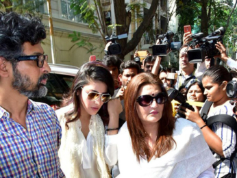 Farhan Akhtar and his mother, Saroj Khan, Ritesh Sidhwani and Farah Khan snapped at Anil Kapoor's house