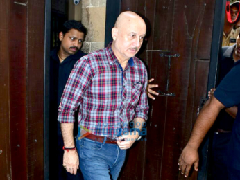 Farhan Akhtar and his mother, Saroj Khan, Ritesh Sidhwani and Farah Khan snapped at Anil Kapoor's house