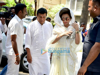Farhan Akhtar and his mother, Saroj Khan, Ritesh Sidhwani and Farah Khan snapped at Anil Kapoor's house