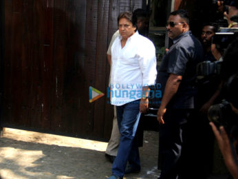 Farhan Akhtar and his mother, Saroj Khan, Ritesh Sidhwani and Farah Khan snapped at Anil Kapoor's house