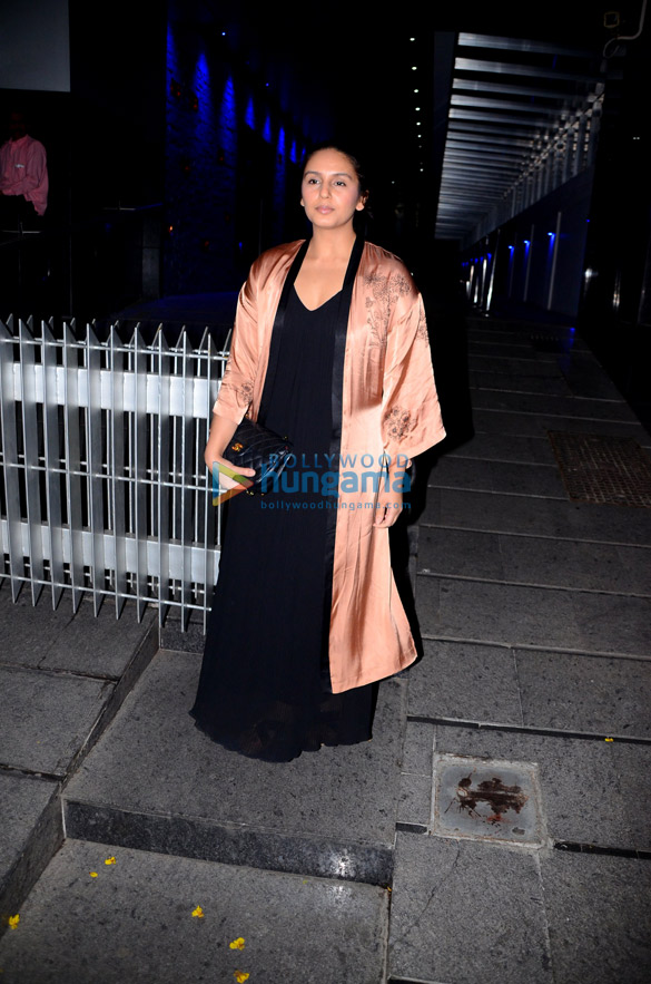 huma qureshi spotted after dinner in bandra 5