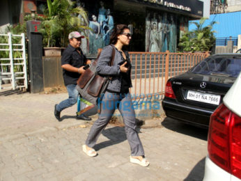 Kajol snapped at Vikram Phadnis' store in Juhu
