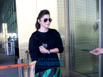 Kanika Kapoor snapped at the airport