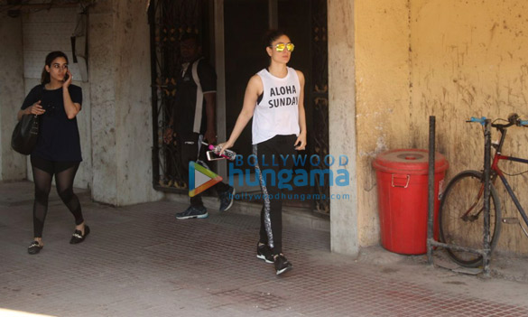 kareena kapoor khan spotted outside her gym in bandra 5