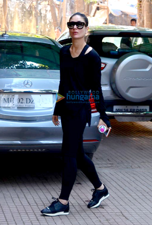 kareena kapoor khan spotted outside the gym in bandra 4