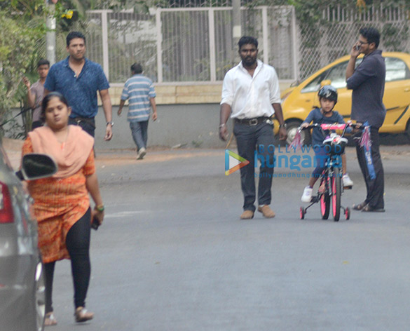 mahesh bhupathi snapped with his daughter in bandr 3