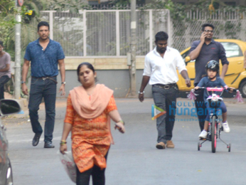 Mahesh Bhupathi snapped with his daughter in Bandr