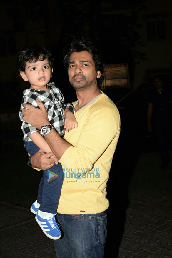 nikhil dwivedi snapped with his family in juhu 2