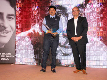 Randhir Kapoor, Rishi Kapoor & Rajiv Kapoor receive Raj Kapoor's award