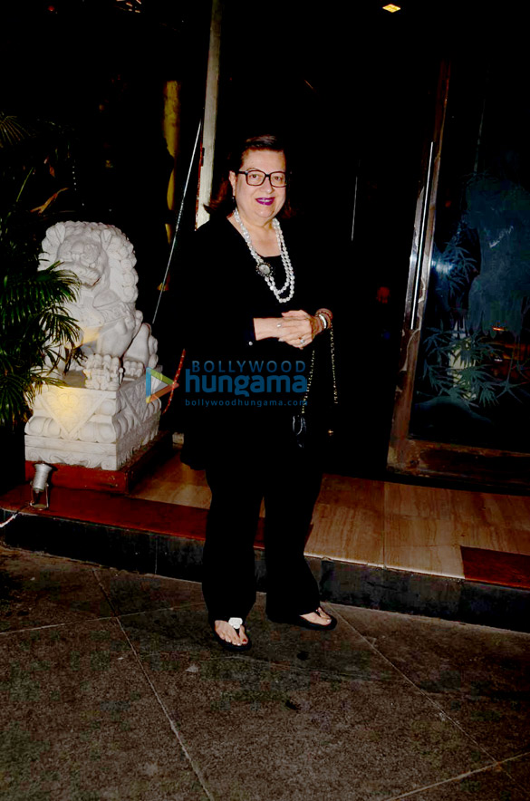 rishi kapoor neetu kapoor karisma kapoor and others grace randhir kapoors birthday bash in bandra 2