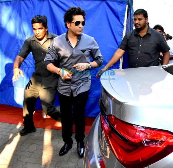 sachin tendulkar snapped in bandra 2