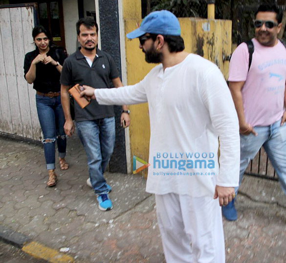 saif ali khan spotted at a dubbing studio 3