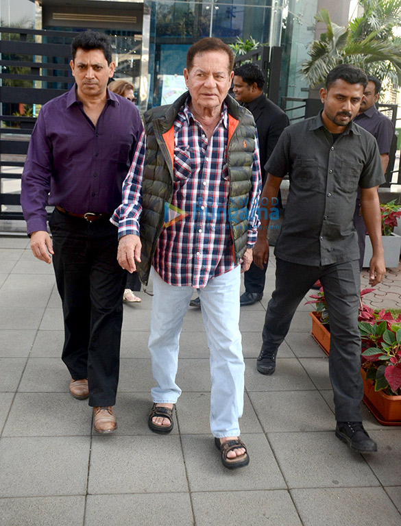 salim khan and helen snapped with sonali bendre at bkc 2