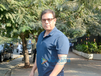 Salim Khan and Helen snapped with Sonali Bendre at BKC