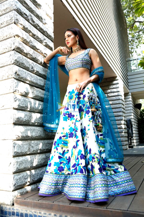 sana khan snapped doing a shoot for designer reynu tandon 2