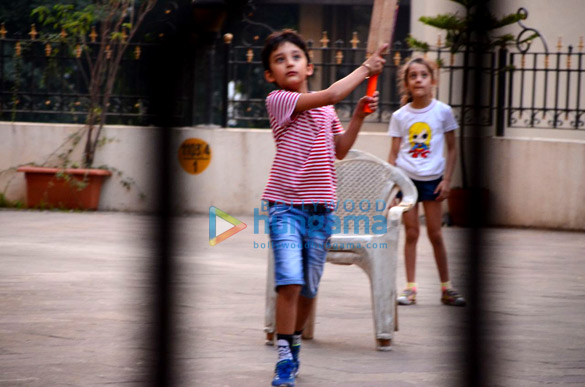 sanjay dutts kids snapped playing cricket 2