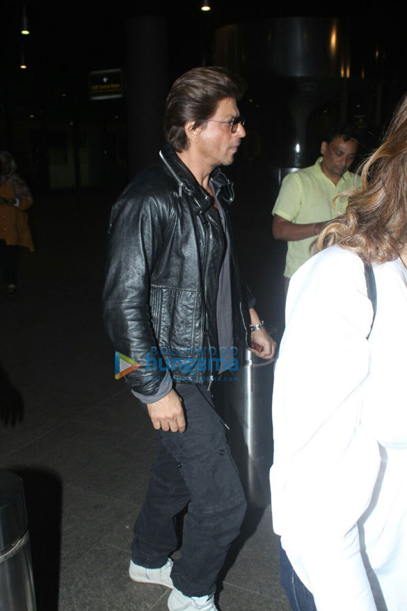 shah rukh khan snapped at the airport 12